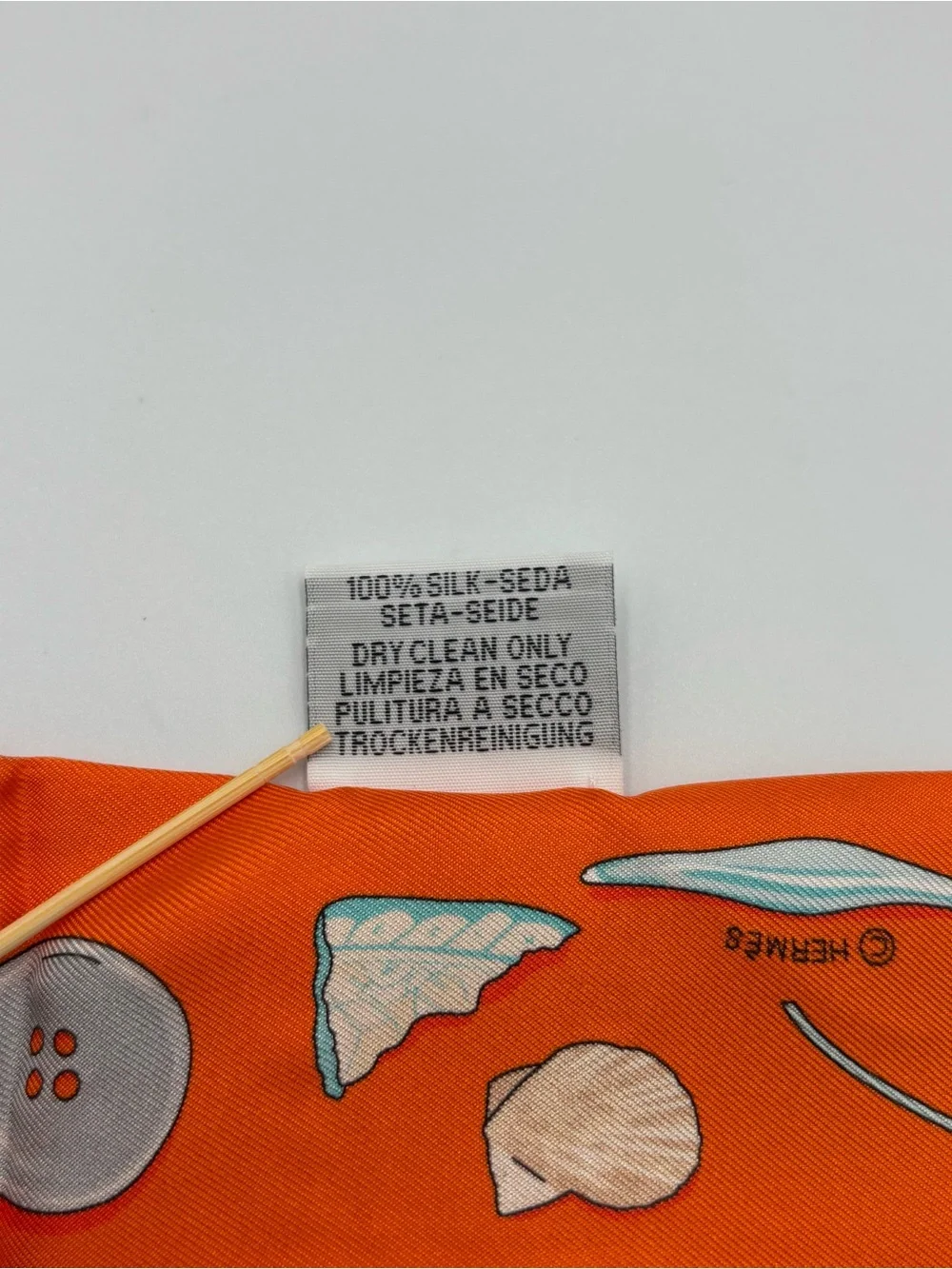 Hermes In the Pocket Twilly Silk Orange Multicolor Everyday Objects Leigh Cooke - Picture 6 of 6